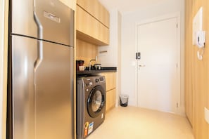 Estudio estándar (587050) | Cocina privada | Microondas, placa de cocina y utensilios de cocina