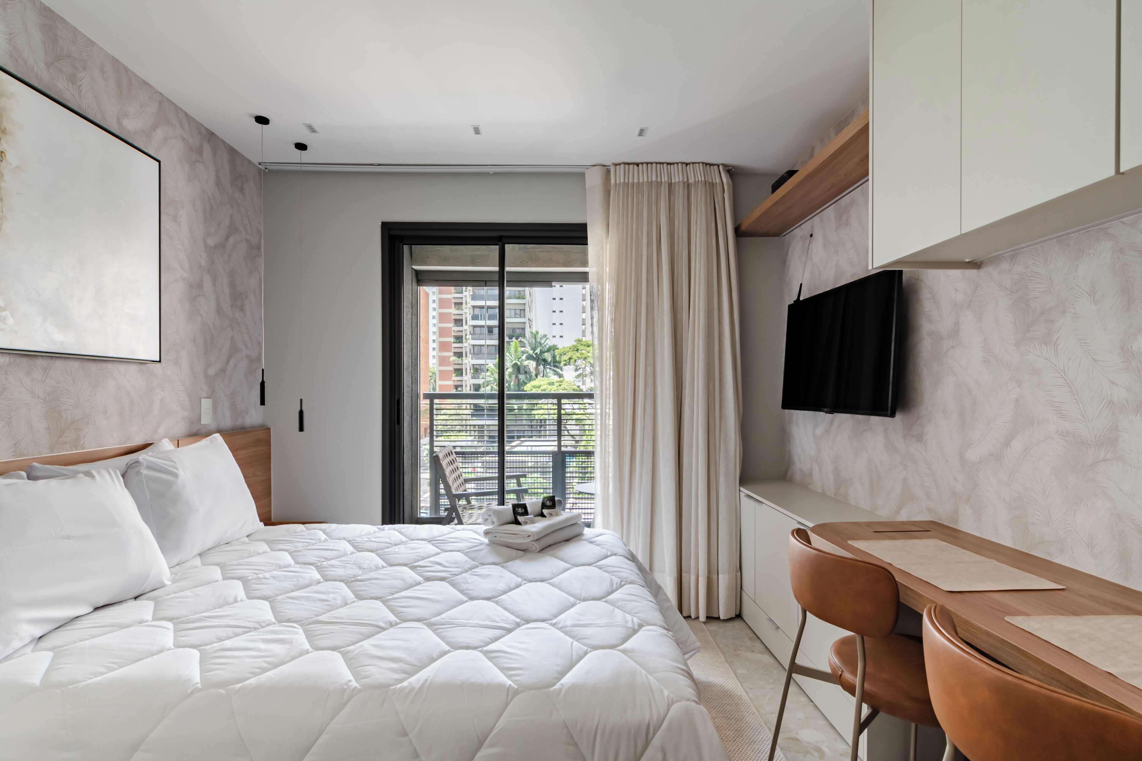 Standard Studio (632657) | Desk, laptop workspace, free WiFi