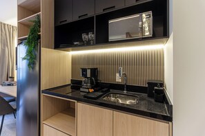 标准开间 (585213) | 私人厨房 | 微波炉、炉灶、厨具/餐具