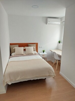 4 bedrooms, WiFi, bed sheets - Apartment at 400 meters from the beach with 4 air conditioners (Almería)
