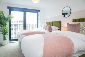 2 bedrooms, iron/ironing board, free WiFi, bed sheets