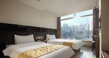 Durian Candy Hotel (Longhua Road Subway Station Jiangpu Bus Terminal Branch)