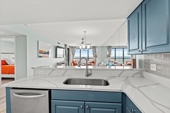 Mikrowelle, Ofen, Herdplatte, Geschirrspüler