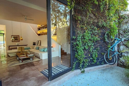 Gorgeous 3-bedroom 2.5 bath house with AC, pool, and WiFi in tranquil Tulum