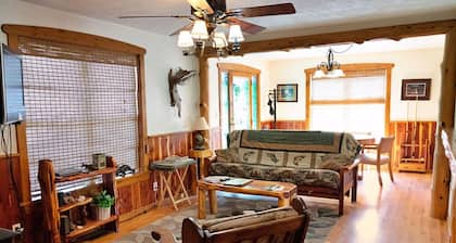 Nature Retreat Near White River