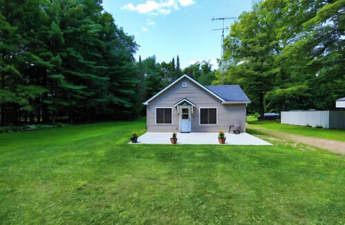 Summit Lake Escape - dog friendly cabin