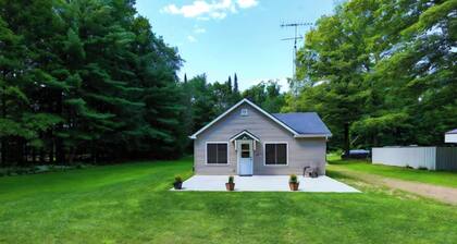 Summit Lake Escape - dog friendly cabin