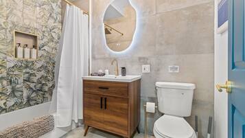 Standard Condo | Bathroom