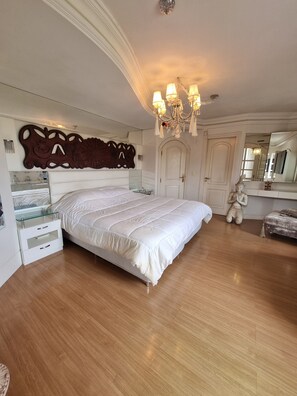 3 chambres, bureau, Wi-Fi, draps fournis