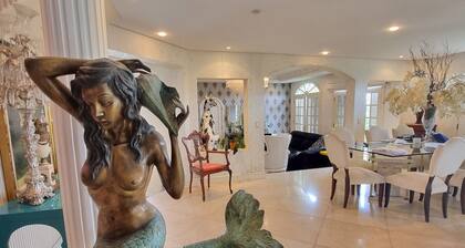 Casa Vinhedos Elegante e confortável , próximo a festa da uva em bairro nobre.