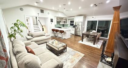 3-bedroom house in pleasant Norwalk with Pool, outdoor BBQ, and so much more