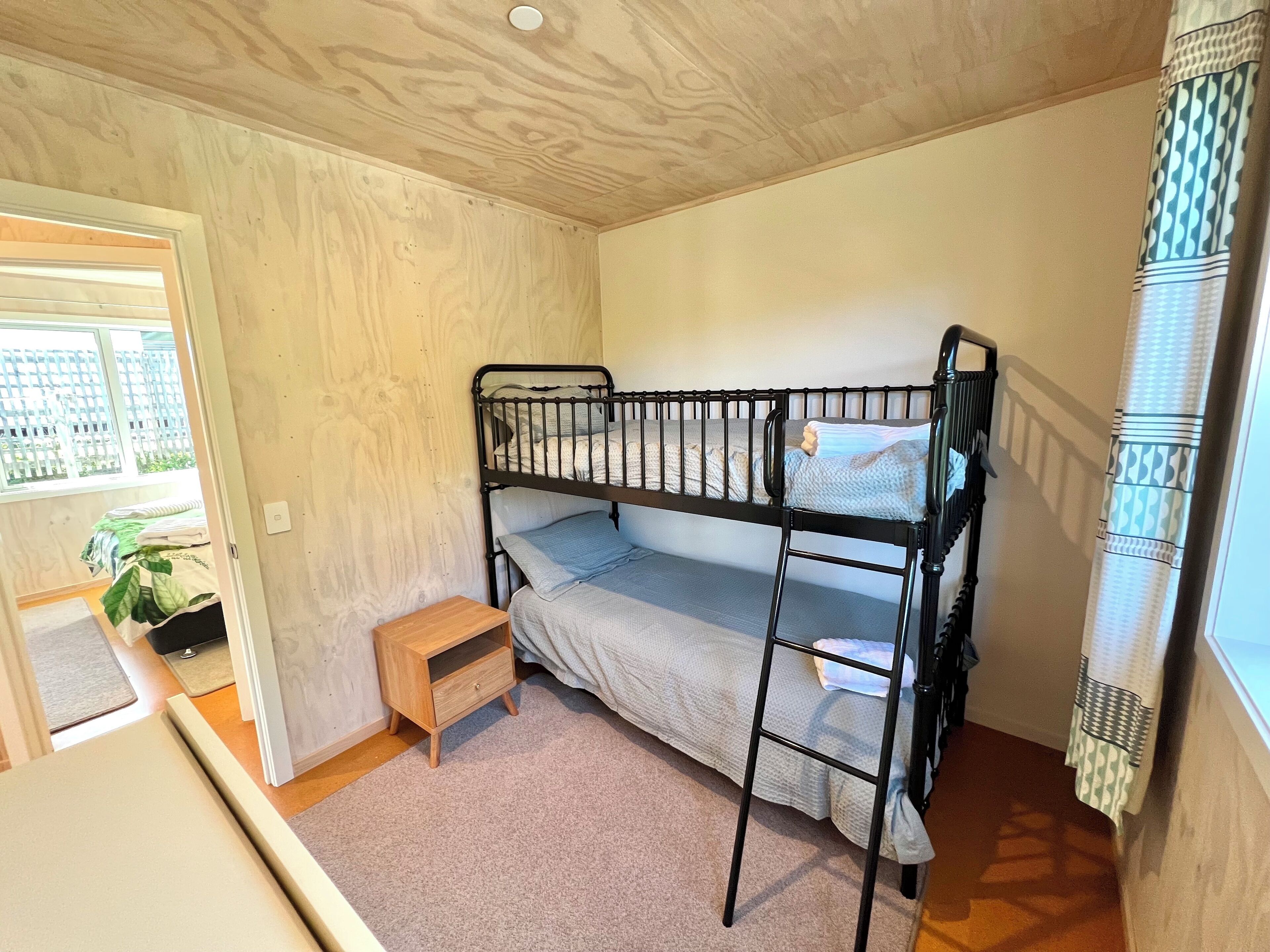 2 bedrooms, travel cot, free WiFi, bed sheets