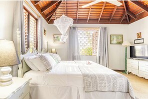 3 habitaciones, caja de seguridad en la habitación y escritorio 