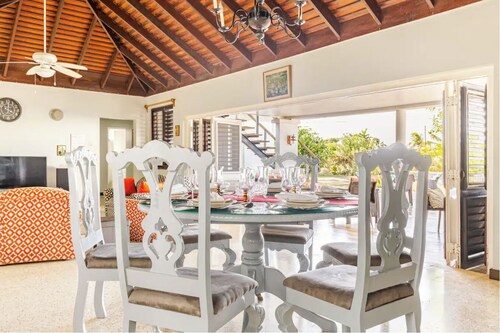 Charming 3-bedroom villa in enchanting Trelawny with AC, WiFi