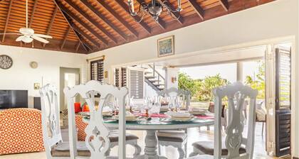 Charming 3-bedroom villa in enchanting Trelawny with AC, WiFi