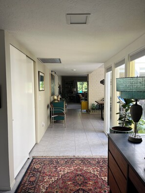 Lobby - Charming 2-bedroom townhome in the beautiful Catalina Foothills, Tucson (Tucson)