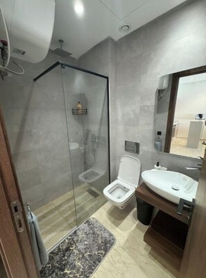 Serviettes fournies, savon, papier toilette