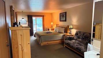 1 King Bed & Queen Sofa Sleeper Lakeview Patio | Blackout curtains, iron/ironing board (on request), free WiFi