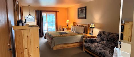 1 King Bed & Queen Sofa Sleeper Lakeview Patio | Blackout drapes, iron/ironing board (on request), WiFi (free)