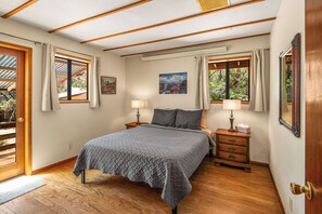 4 bedrooms, desk, iron/ironing board, travel cot - Peaceful Sedona Retreat 4BR/4BA Cathedral Rock Views + USFS Trail Access - NEW! (Sedona)