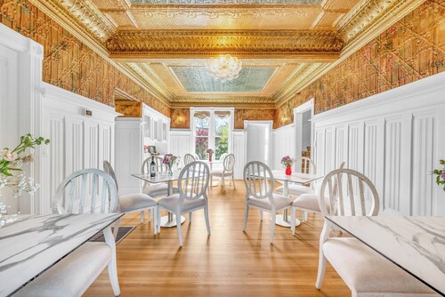 Patio Retreat Suite with private outdoor space at downtown Napa Bed & Breakfast