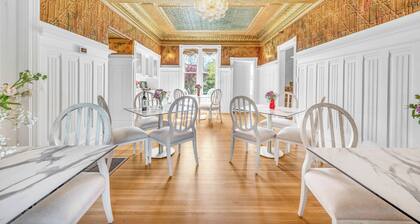 Patio Retreat Suite with private outdoor space at downtown Napa Bed & Breakfast