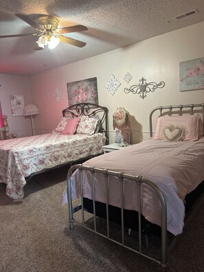 4 bedrooms, WiFi, bed sheets