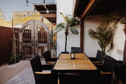 Casa Barrio Viejo - modern adobe house in the perfect Tucson location!