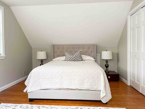 4 bedrooms, iron/ironing board, WiFi, bed sheets