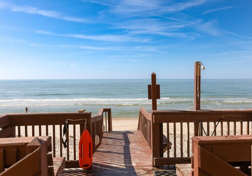 "Beach Life From Sunrise to Sunset" – Oceanfront!
