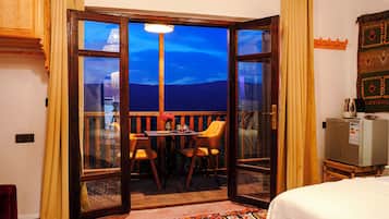 Comfort Suite, Mountain View | Balcony