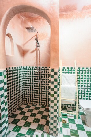 Comfort Double or Twin Room | Bathroom | Shower, hair dryer, towels, soap - Atlas Smile Retreat Ouirgane (Ouirgane)