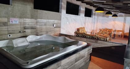 Complete farm with swimming pool and jacuzzi, pets welcome
