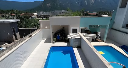 Casa com piscina em Boraceia