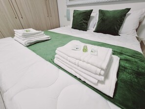 5 bedrooms, desk, iron/ironing board, travel cot