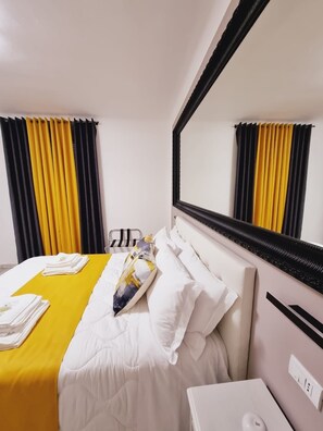 5 bedrooms, desk, iron/ironing board, travel cot - Best Stay Apartment (La Spezia)