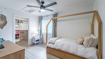 3 chambres, coffres-forts dans les chambres, fer et planche Ă  repasser