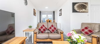 Pure Home Oakley Park View by Three Bridges Apartments