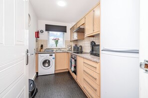 Fridge, microwave, oven, coffee/tea maker