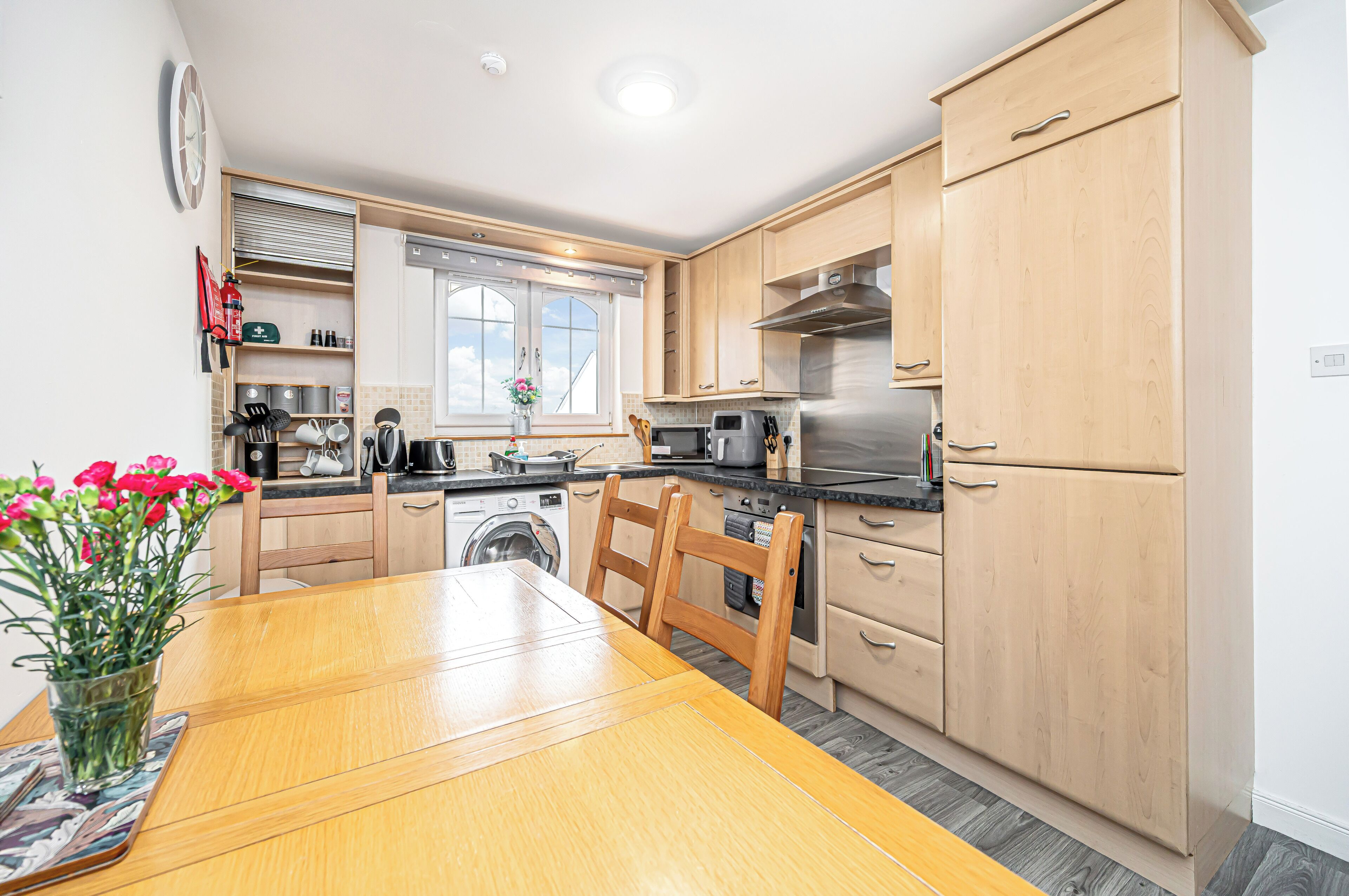 Fridge, microwave, oven, coffee/tea maker