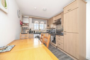 Fridge, microwave, oven, coffee/tea maker