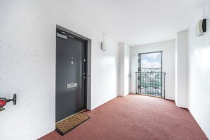 Interior - Super Prime Train Station Inverkeithing by Three Bridges Apartments (Inverkeithing)