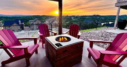 LUXURY CABIN! 5BR 5BA CMTY Pools, Hot tubs, Pickleball, Lake Trail!