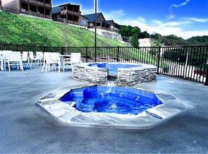 Tina de hidromasaje al aire libre