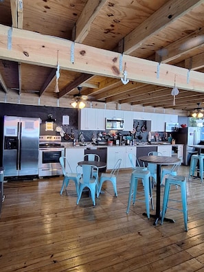 Fridge, microwave - Blue Little Havana (Miami)