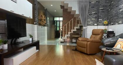 For3-7guests private 3storey townhouse near The Mall Thapra Department Store