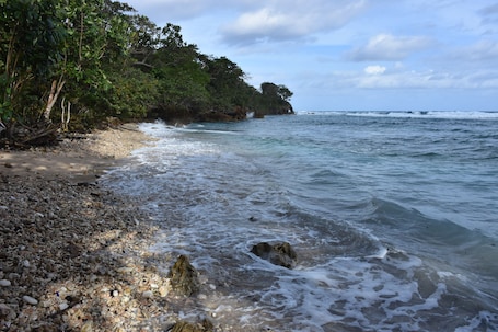 Beach towels. Charming 2-bedroom house with AC, WiFi in enchanting Port Antonio, Portland