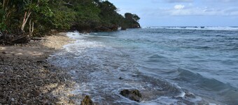 Charming 2-bedroom house with AC, WiFi in enchanting Port Antonio, Portland