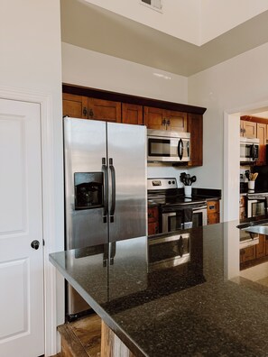 Private kitchen - Porch & Pasture: Charming 2-bedroom house in marvelous Franklin with AC, WiFi (Franklin)