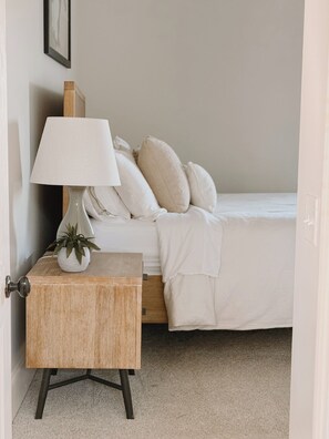 2 bedrooms, iron/ironing board, WiFi, bed sheets - Porch & Pasture: Charming 2-bedroom house in marvelous Franklin with AC, WiFi (Franklin)